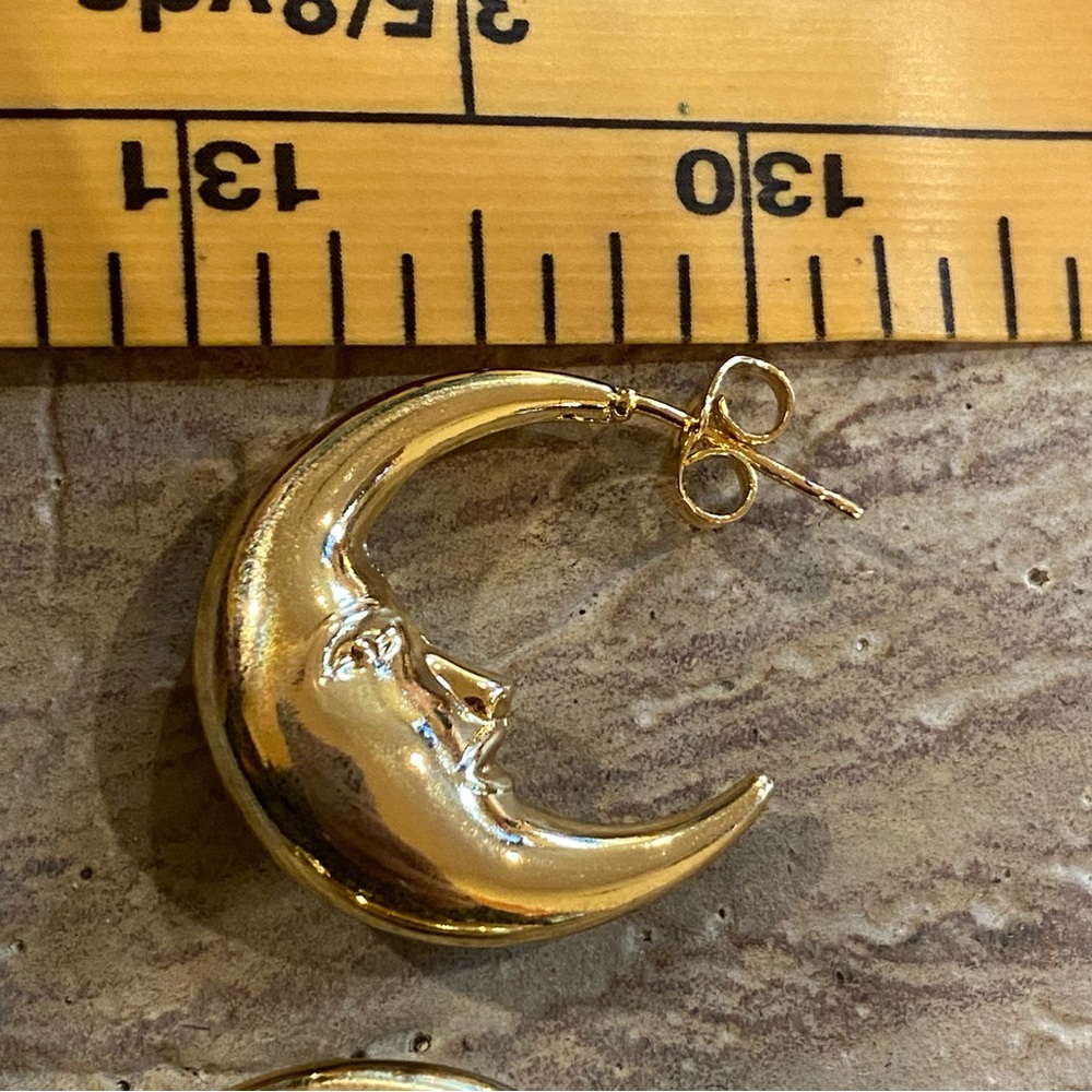 Macy's 14K Gold Plated Moon Crest Crescent Hoop Earrings NIB - Picture 9 of 13